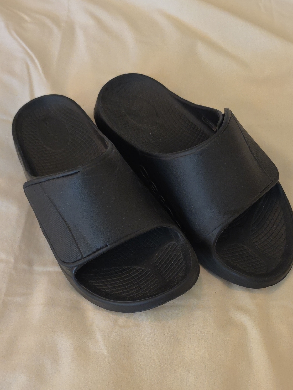OOFOS Men's Black Slide Sandals